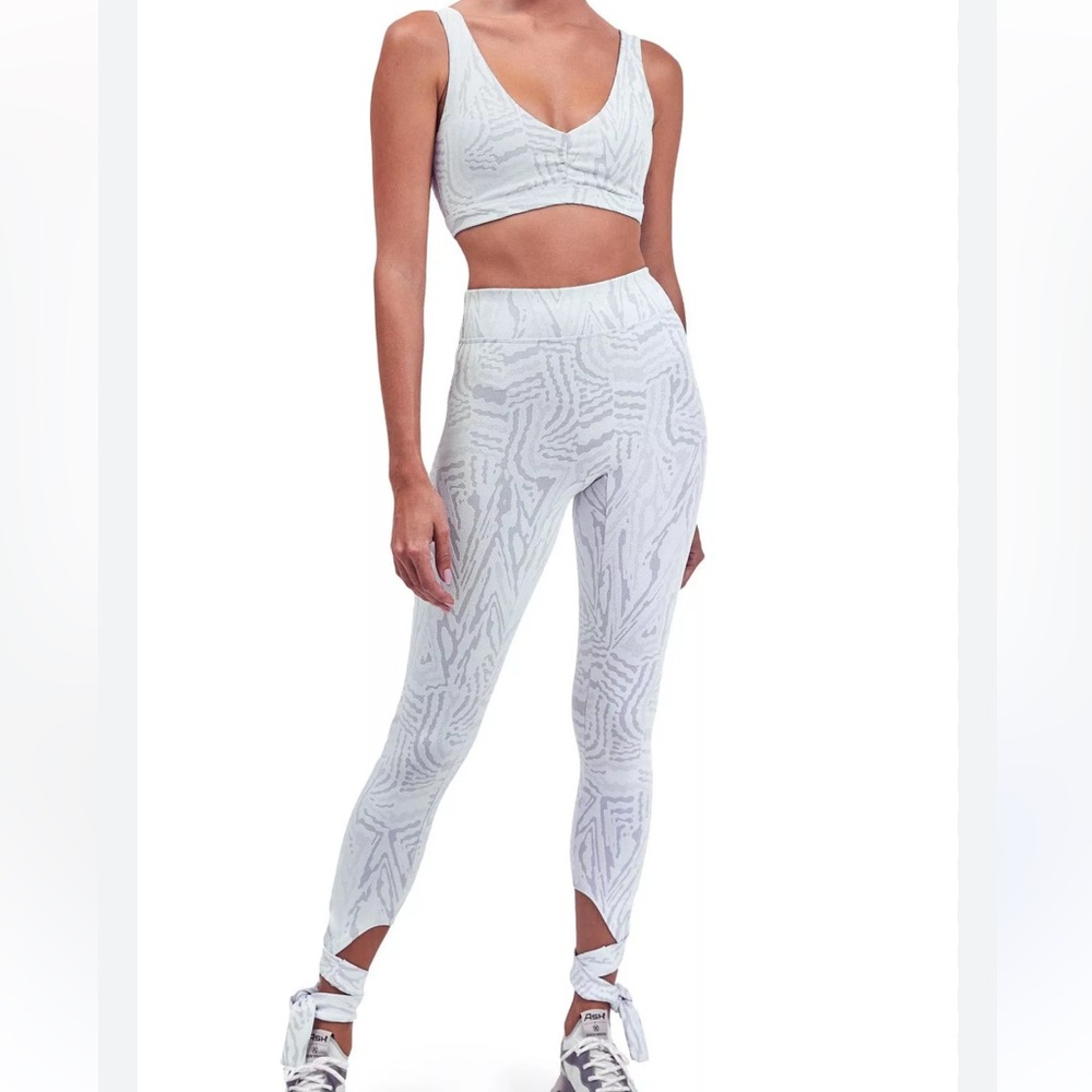 Devon Windsor Work Out Set